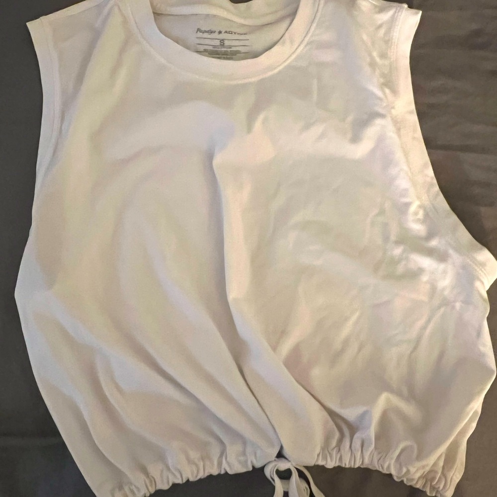White papaya active crop top